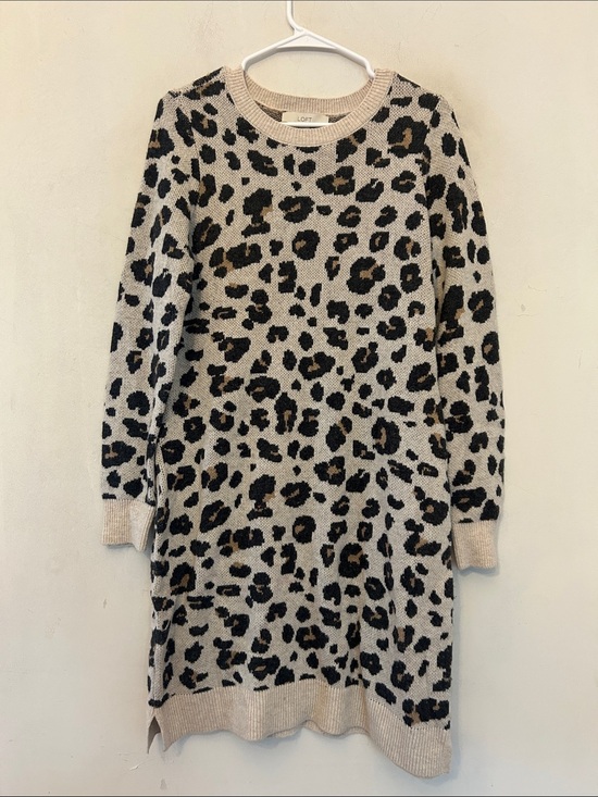 LOFT Dresses & Skirts - LOFT Leopard-Print long sleeve sweater Dress Size M EUC